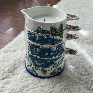 Anthropologie stacking measuring cups